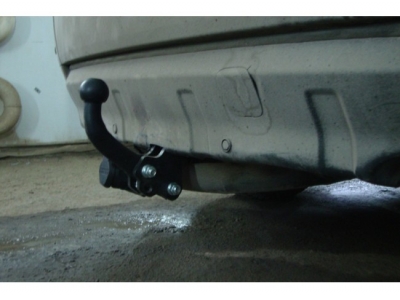 Фаркоп Имиола на универсал для Toyota Avensis 1997-2002