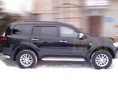 Пороги с площадкой алюминиевый лист 76 мм Технотек для Mitsubishi Pajero Sport 2008-2013