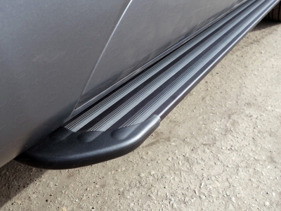 Пороги алюминиевые Slim Line Black ТСС для Audi Q3 2011-2018