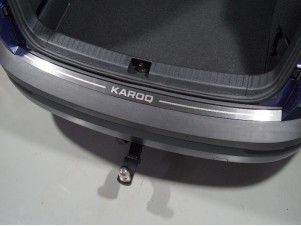 Накладка на задний бампер лист шлифованный надпись Karoq для Skoda Karoq № SKOKAR20-13