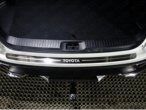 Накладка на задний бампер шлифованный лист надписьToyota для Toyota Highlander № TOYHIGHL17-22